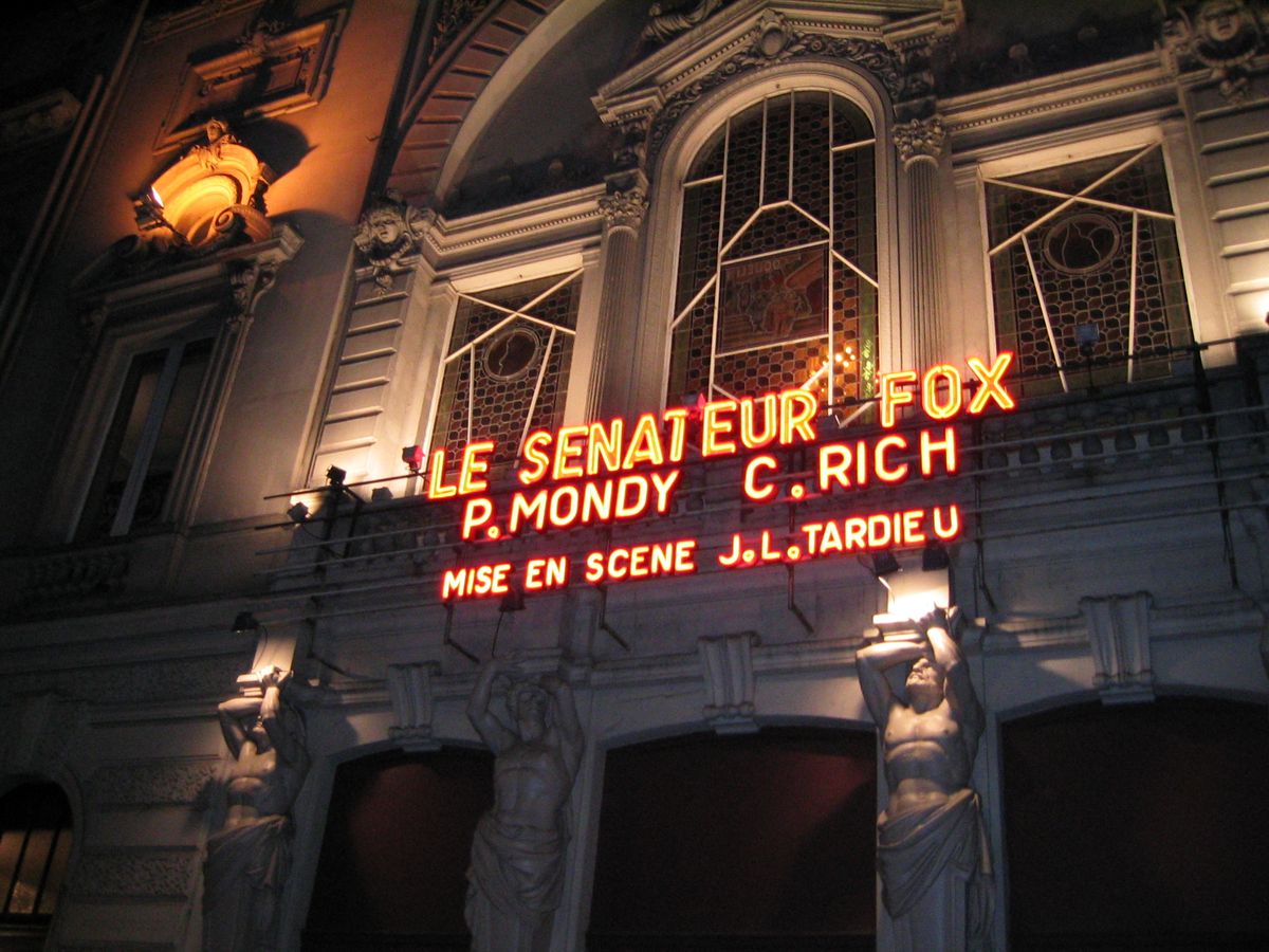 2004-Le sénateur Fox-entrée du théâtre